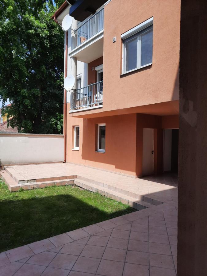 Appartamento Crazy Frog Gambrinusz Ii. Hajdúszoboszló Esterno foto